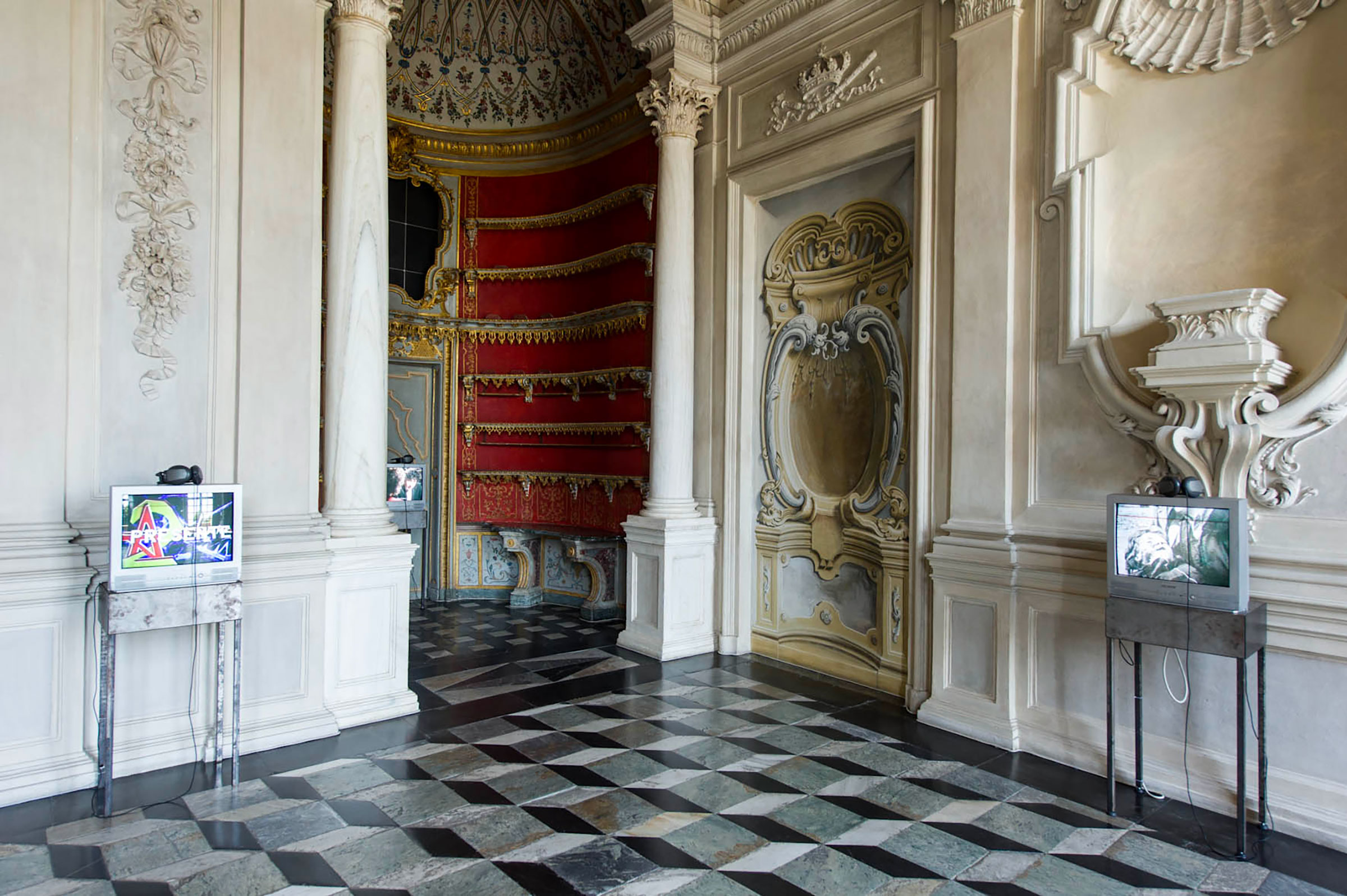 u0022Oltre il muro / Beyond the Wallu0022, installation view